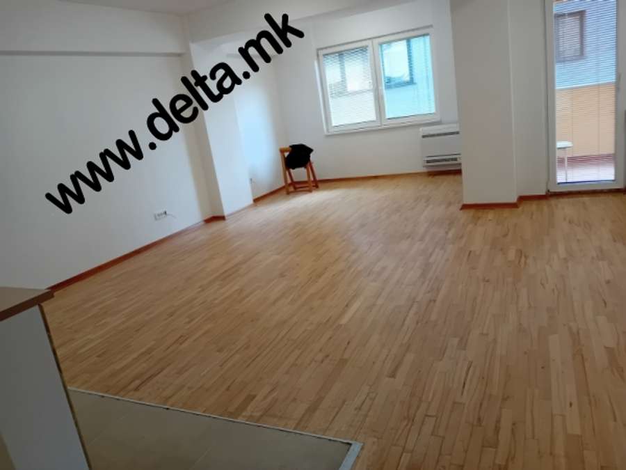 Apartament i zbrazët për qira në Qendër - 1