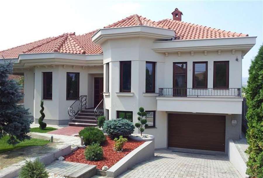 Прекрасна куќа со 550м2 двор - 1
