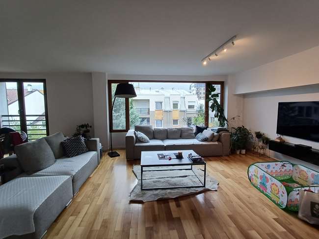 Деловен објект во Тафталиџе 1 image