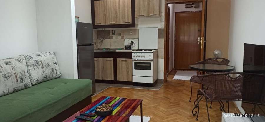 Гарсоњера на супер локација - 1