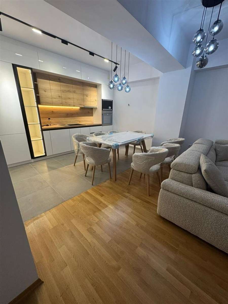 Apartament 4-dhomësh i pabanuar në Avtokomanda, East Gate - 1