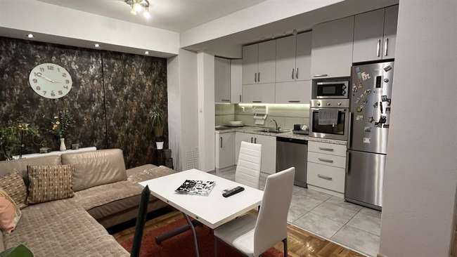 Apartament në Qendër - pranë Shkollës Pestaloci - 3