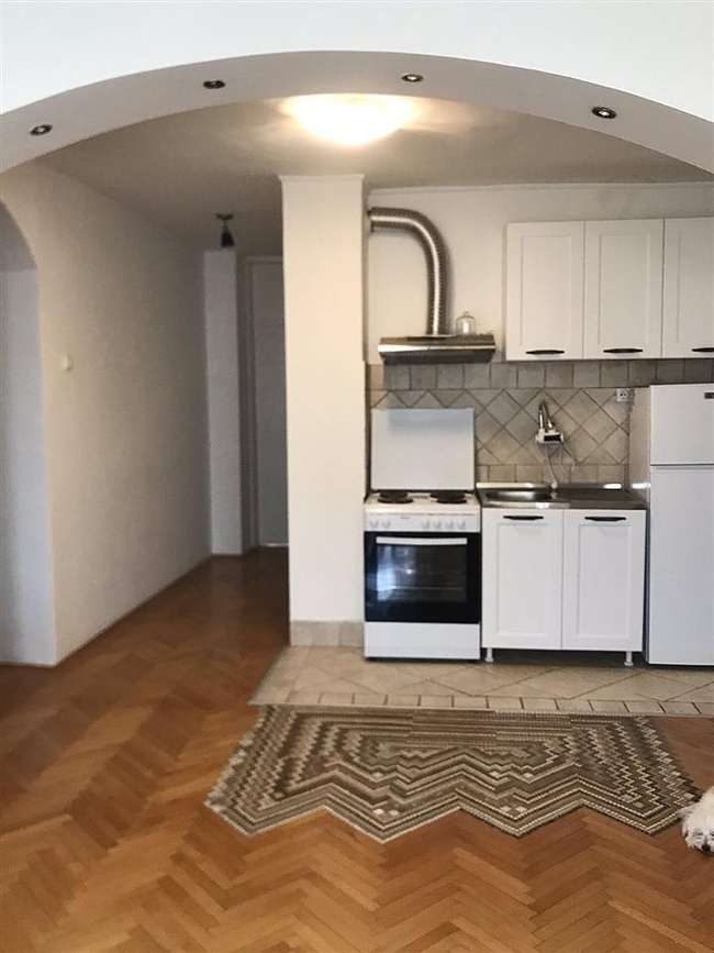 Jepet me qira apartament bosh 3-dhomësh në Taftalidze 1 - 2
