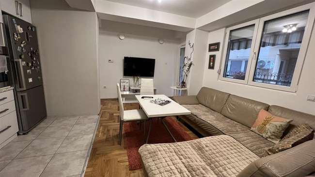 Apartament në Qendër - pranë Shkollës Pestaloci - 2