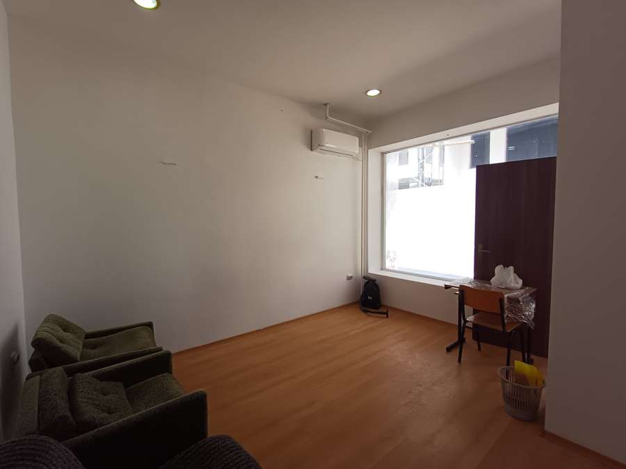 Hapësirë tregtare 30m2 në Qendër - 1
