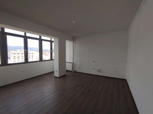 Apartament në Shesh në Qendër - 2