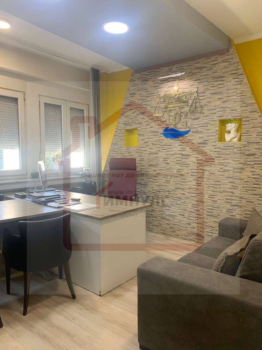 FURNISHED OFFICE SPACE WITH LOCATION IN THE STRICT CENTER - 1
