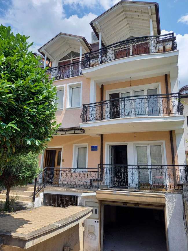 Kukja od 280m2 na 100 metri od ezeroto- ZDRAVESKI image