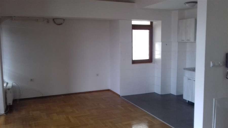 Apartament në Qendër - 1