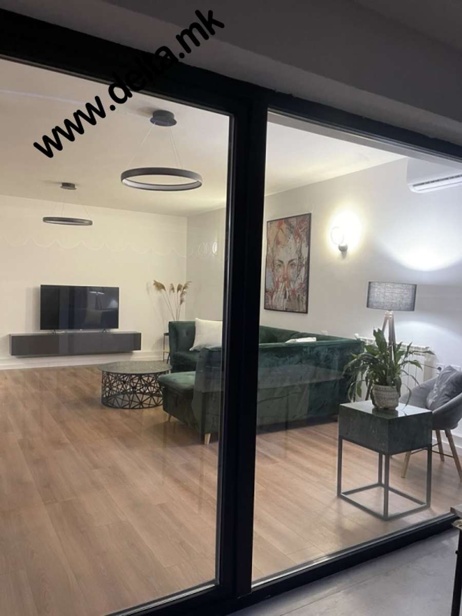 Kat luksoz shtëpie për qira në Zhdanec - 1