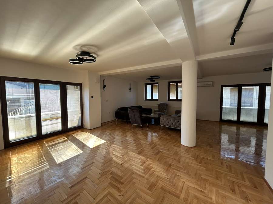 Shtëpi e Gjerë 385m2 në Zhdanec - 1