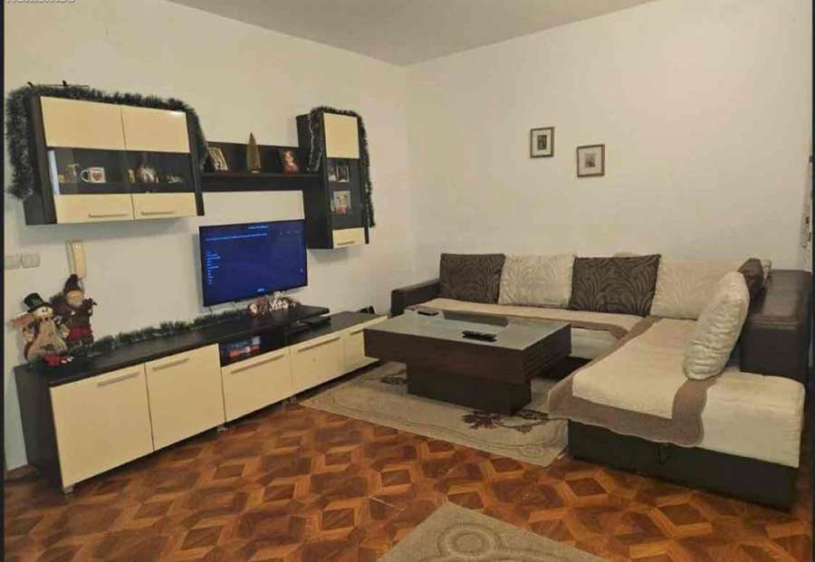 Apartament në Qendër pranë Fabrikës së Duhanit - 1