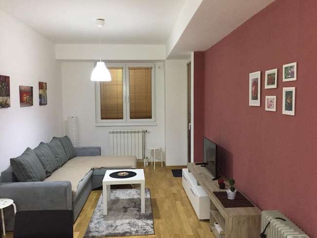 Двособен стан во Аеродром image