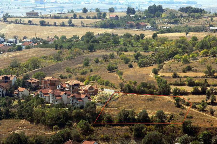 Plot in an excellent location in the neighborhood of Radishani - 1