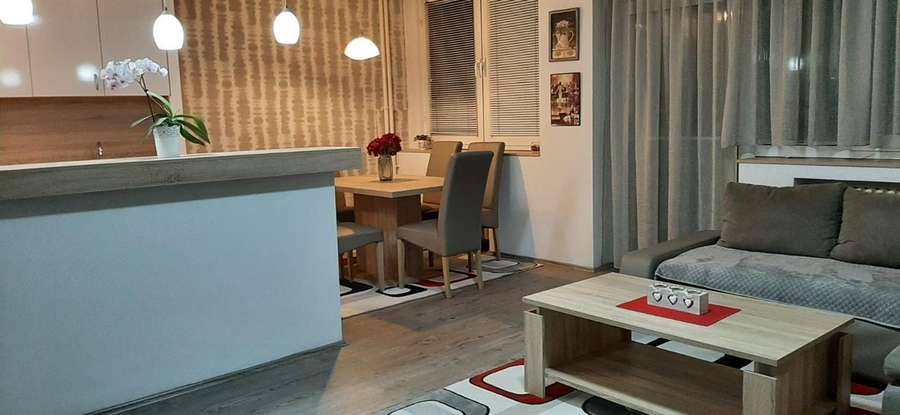 For Sale Furnished Three-Bedroom Apartment in Center, City Wall - slika 2