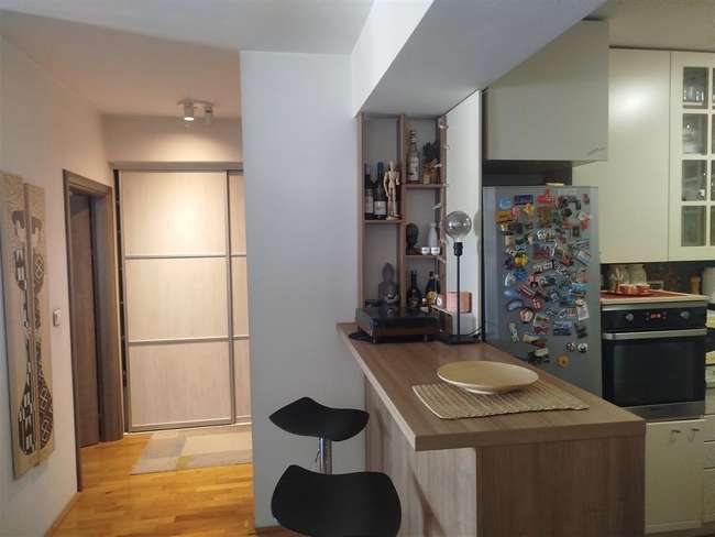 Apartament me dy dhoma gjumi për shitje në Qendër - 3