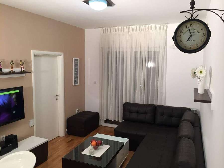 Apartament me dy dhoma në Qendër - 1