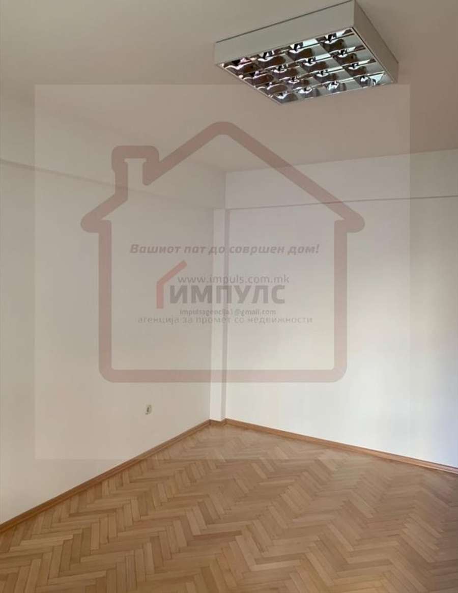 Empty 3-room apartment available for business space, Center - 1