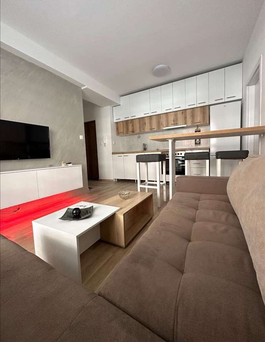 Apartment with Yard in Gjorche - 1