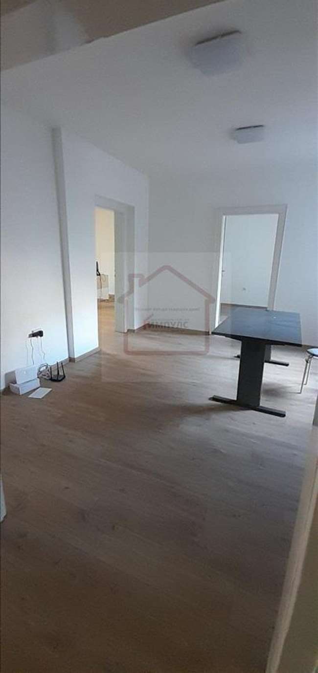 Hapësirë Tregtare në Qendër të Rreptë - 2