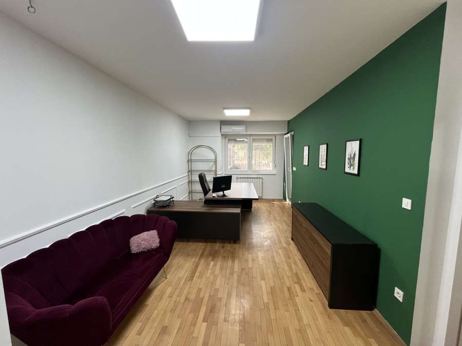Office Space 56m2 in Aerodrom - 1