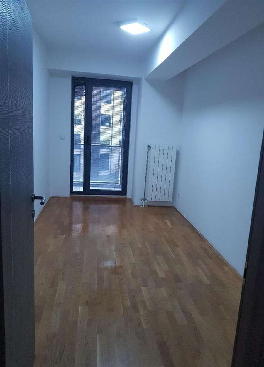 Apartament i zbrazët për qëllime biznesi në Debar Maalo - 3