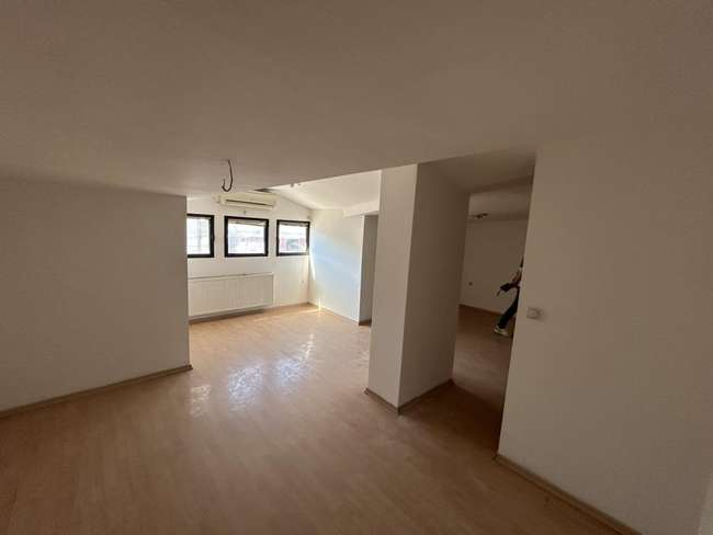 Apartament në Qendër pranë Sallës Universale - 2