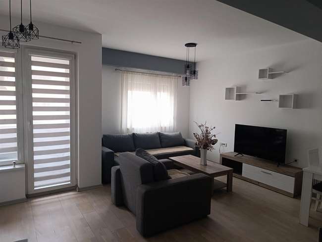 Apartament me dy dhoma gjumi përballë Kolegjit Amerikan - 2