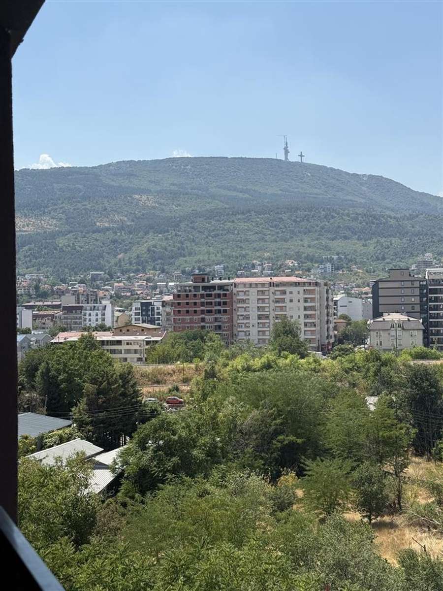 Се продава 3-собен стан во Аеродром - 1