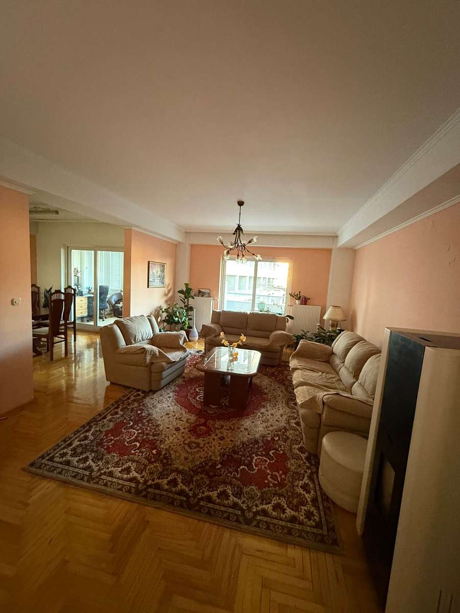 Apartament i Mobiluar Plot në Bregun e Liqenit në Ohër - 1