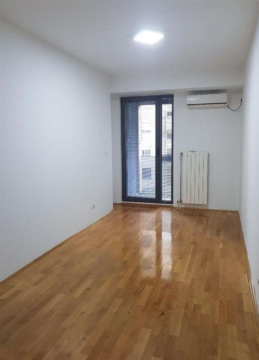 Apartament i zbrazët për qëllime biznesi në Debar Maalo - slika 2