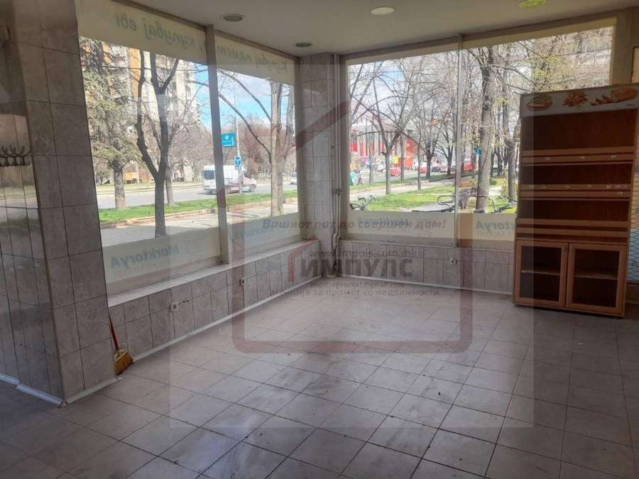 Hapësirë tregtare/dukan për shitje në Karposh - 1