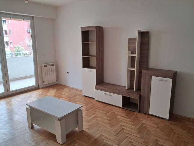 Jepet me qira apartament 2-dhomësh në K.Voda në katin e parë - 2