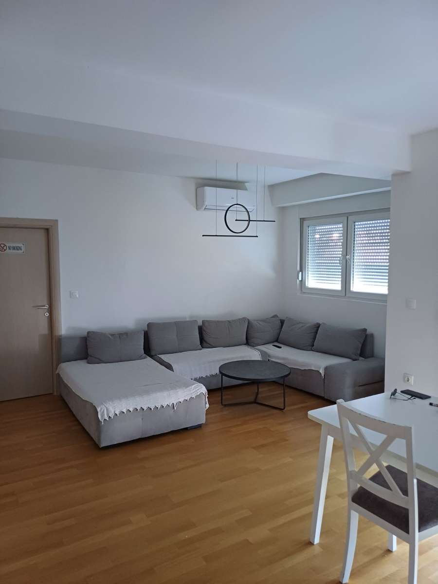 Kodi - 7184 APARTAMENT PËR QIRA NË KRAHUN LISICHE - 1