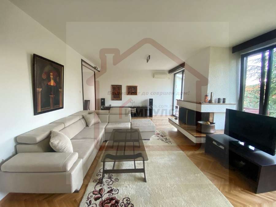 APARTAMENT I GJERË ME KATËR DHOMA NË NJË LOKACION TË QETË NË QENDËR - 1