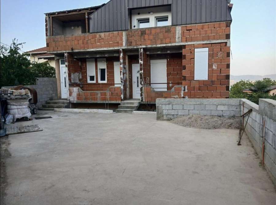 Shtëpi me Pamje nga Liqeni në Doyran - 1