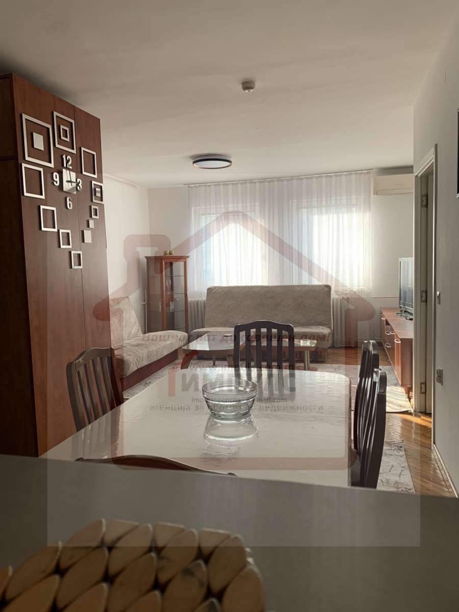 APARTAMENT TRE DHOMASH ME LOKACION NE QENDER - 1
