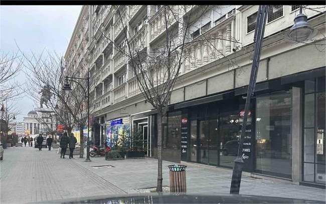 Lokacion reprezentativ në qendër në rrugën Maqedonia - 3