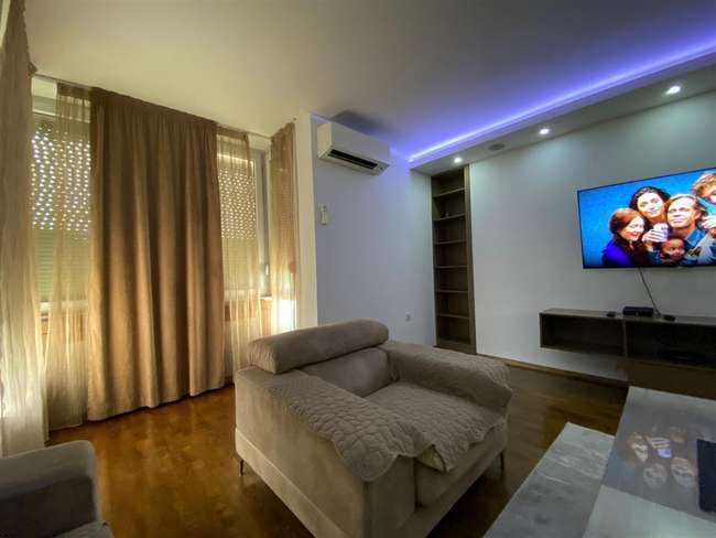 Jepet me qira apartament 3-dhoma në qendër, Muri i Qytetit - 3