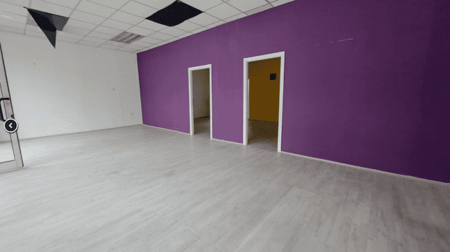 Hapësirë tregtare 85m2 me vitrinë në Qendër - 2