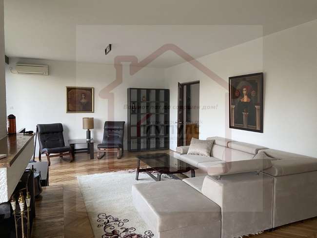APARTAMENT I GJERË ME KATËR DHOMA NË NJË LOKACION TË QETË NË QENDËR - 2