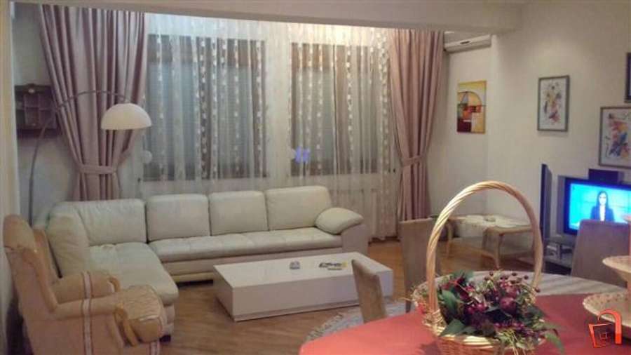 Apartament në Qendër, pranë hyrjes kryesore të Ministrisë së Brendshme - 1