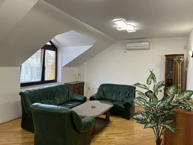 Shtëpi e Gjerë 385m2 në Zhdanec - 2