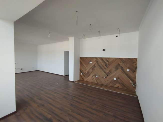 Apartament në Shesh në Qendër - 3