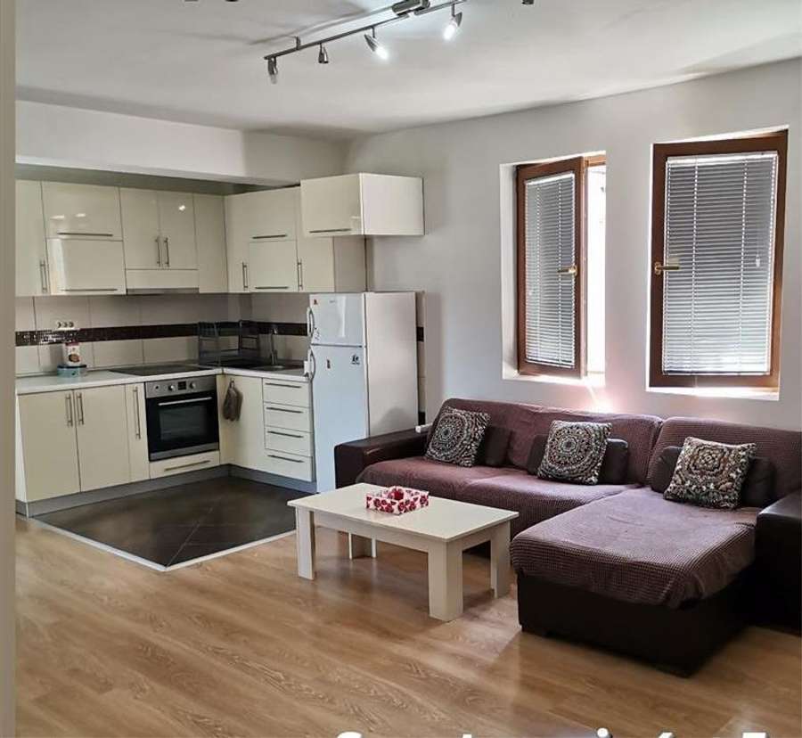 Apartament i ri, i mobiluar me tre dhoma gjumi në Qendër - 1