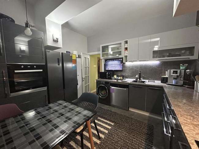 Fully Renovated Apartment in the Center - 3