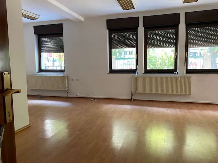 PËR QIRA HAPËSIRË TREGTARE E PRAKUT ME LOKACION NË QENDËR - 1