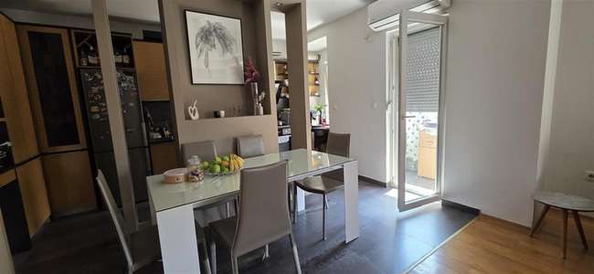 Apartament i gjysmë mobiluar në Vlae - 3
