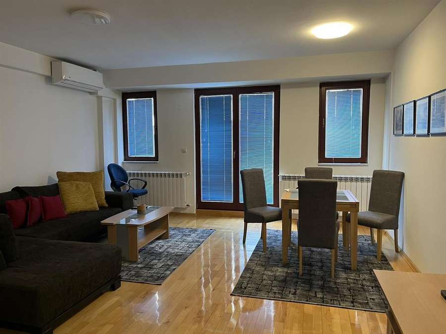 Apartament në Qendër - 1