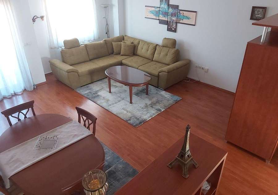 Apartament me qira në Qendër - Debar Maalo - 1